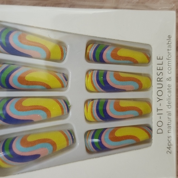 BOGO SALE!! Brand New False Nails-XL - Picture 3 of 4